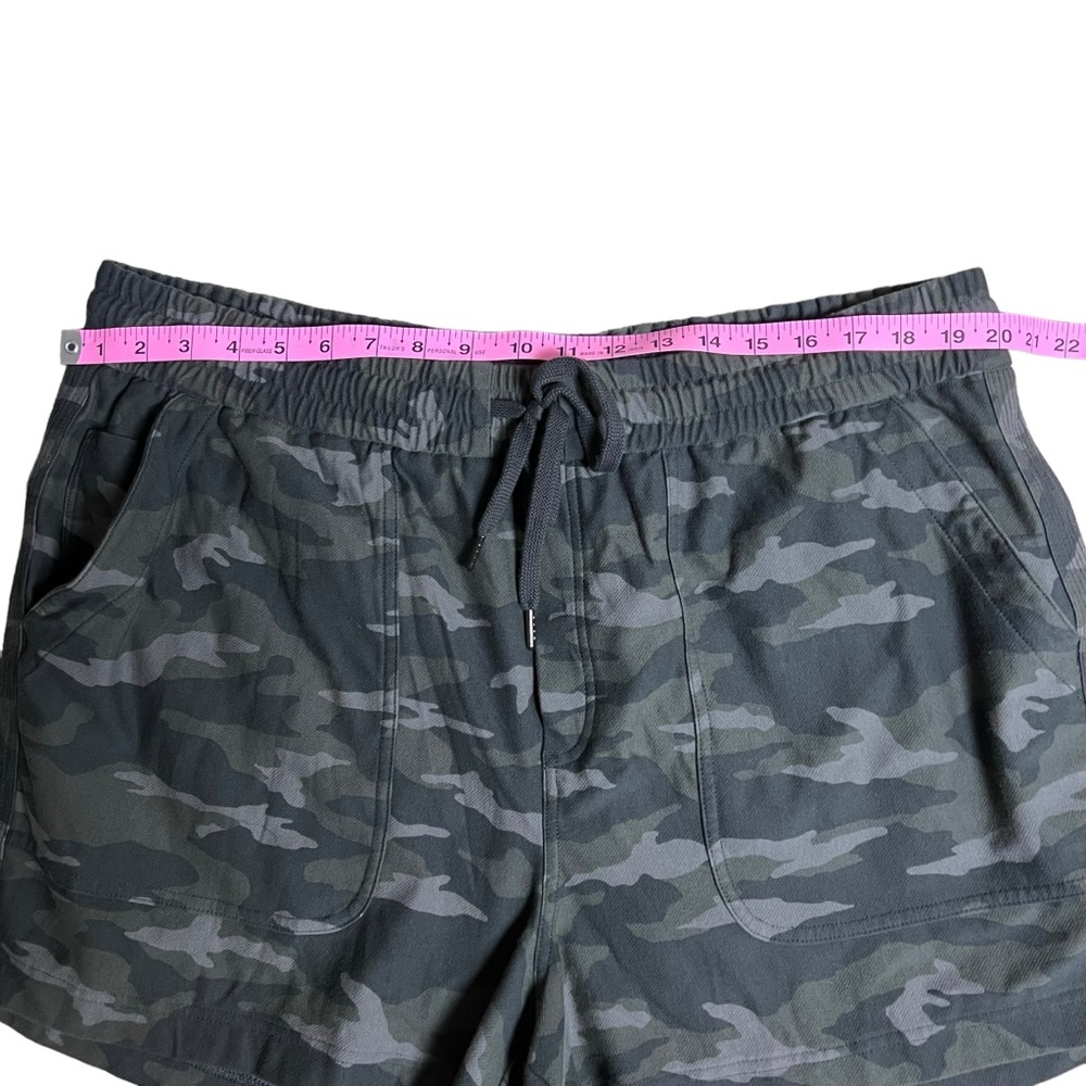 Athleta Camo Farallon Short Size 20 - Picture 3 of 10
